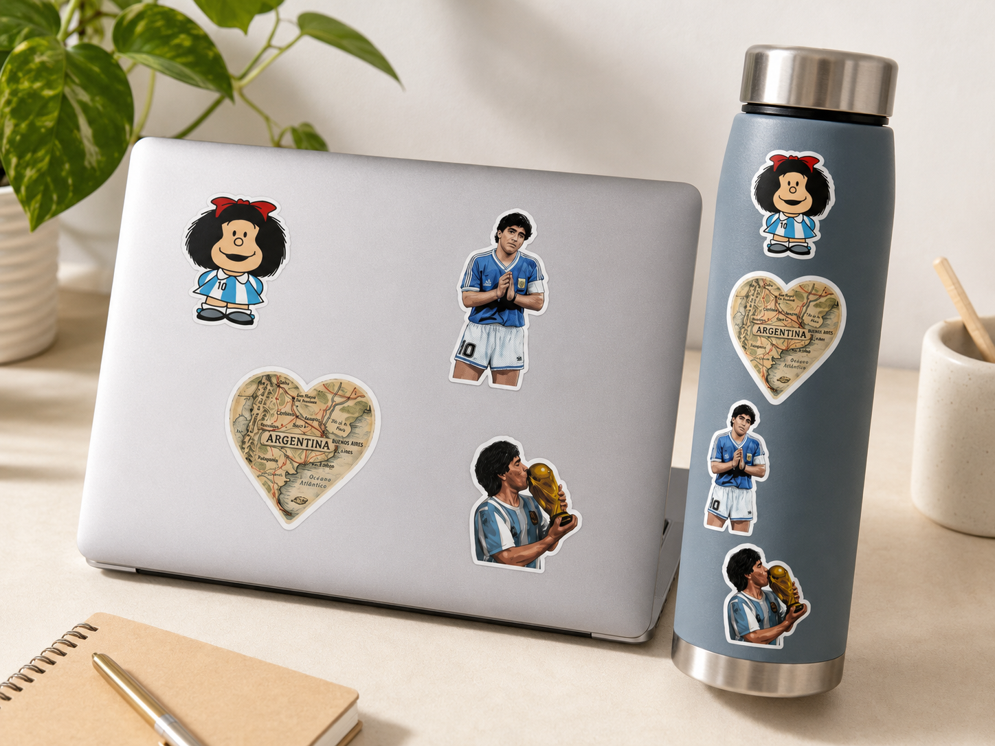 Stickers pegados en notebook o termo